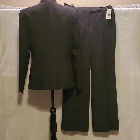 Tahari Pantsuit (does not include necklace) - Picture 3 of 16